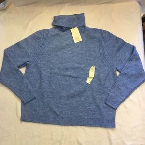 NWT Women’s sweater‎ M